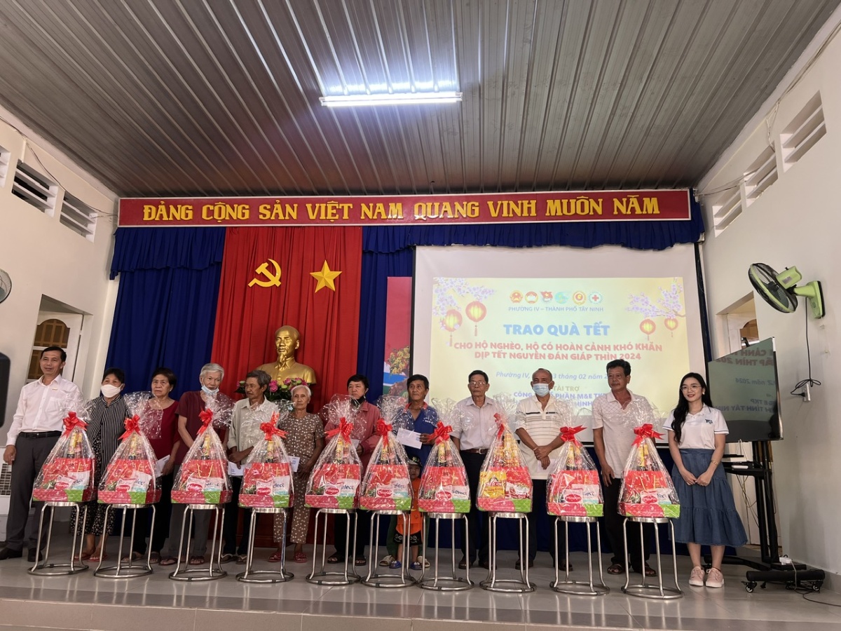 TRAO QUÀ TẾT CHO HỘ NGHÈO NHÂN DỊP TẾT NGUYÊN ĐÁN GIÁP THÌN 2024 TẠI TỈNH TÂY NINH